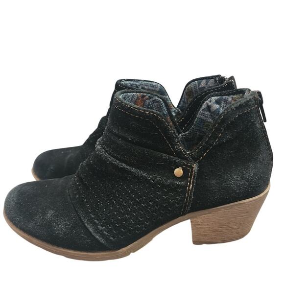 Earth Origins Black Suede Amanda Ankle Booties, 7M - Picture 3 of 7